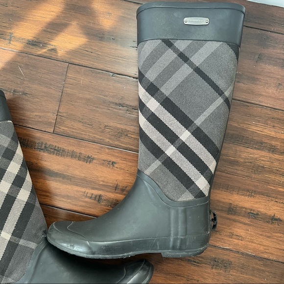 SOLD - Burberry Clemence Rain Boots Black & Grey 38 - Picture 9 of 15